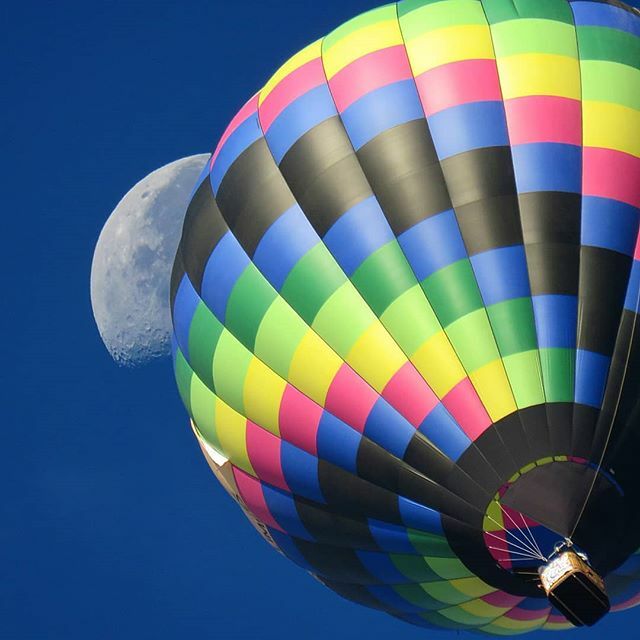 LeonGuanajuatos's tweet photo. 😄Eclipse🎈🌑
Imágenes únicas solo en el @figleon
⠀
#figdiferente #fig2019 #vivefig #figleon #leonguanajuato #leongto #bonitoleon #guananjuato #mexico #leóngto
#leónguanajuato #bonitoleongto #balloons #globos #luna #moon #mexigers #mextagram #ig_mexico… https://t.co/HYDnJe5HAI https://t.co/XD5Db1Slxe