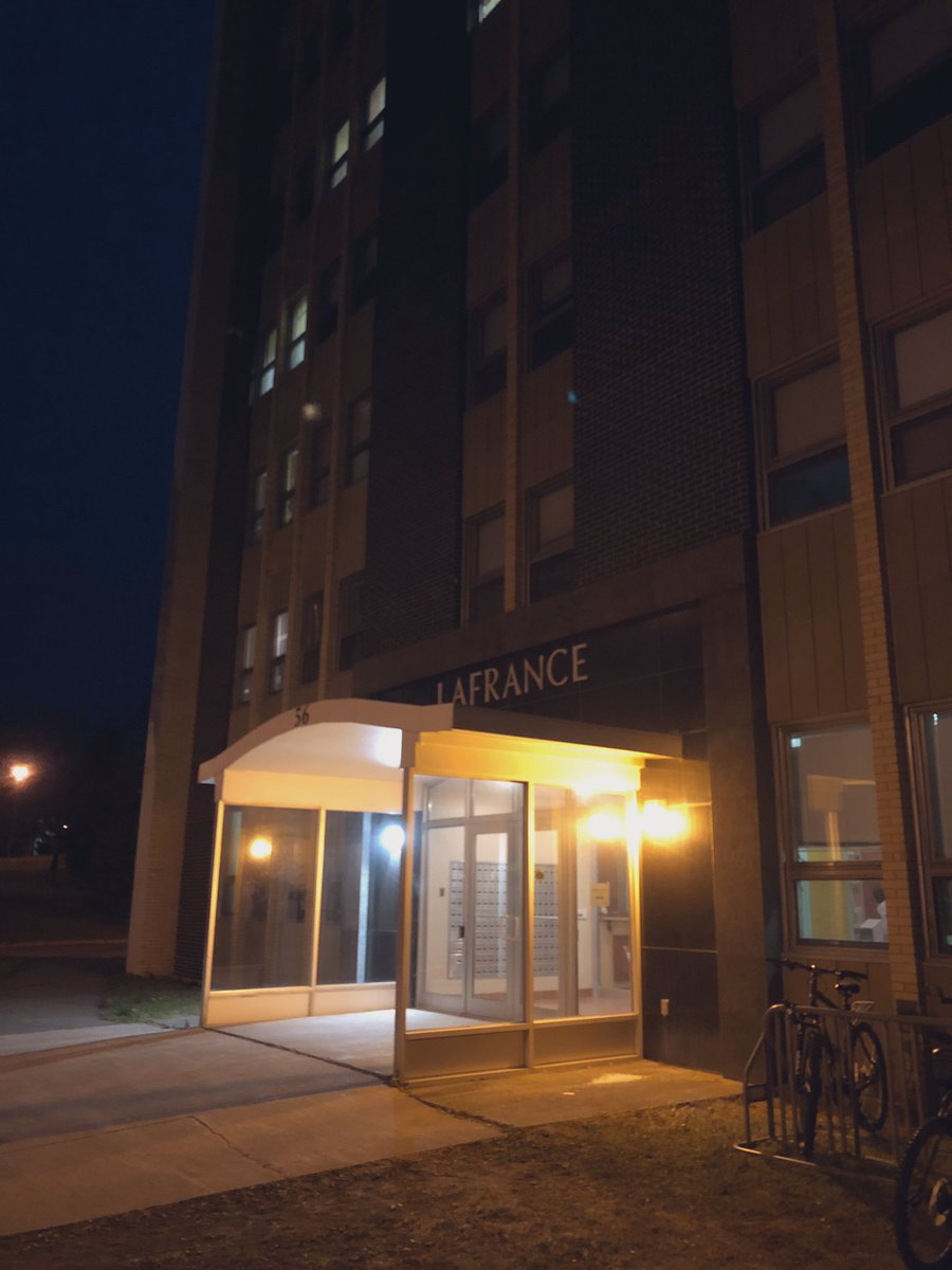 knowthescore2's tweet photo. Bonjour encore @campus_moncton!  Nous sommes de retour avec mj2 à la résidence Lafrance.  Assurez-vous de nous rendre visite en allant ou en revenant de votre classe pour courrir la chance de gagner une bourse de 1 500 $ #kts2 #udemoncton https://t.co/KLgMQDmkrJ