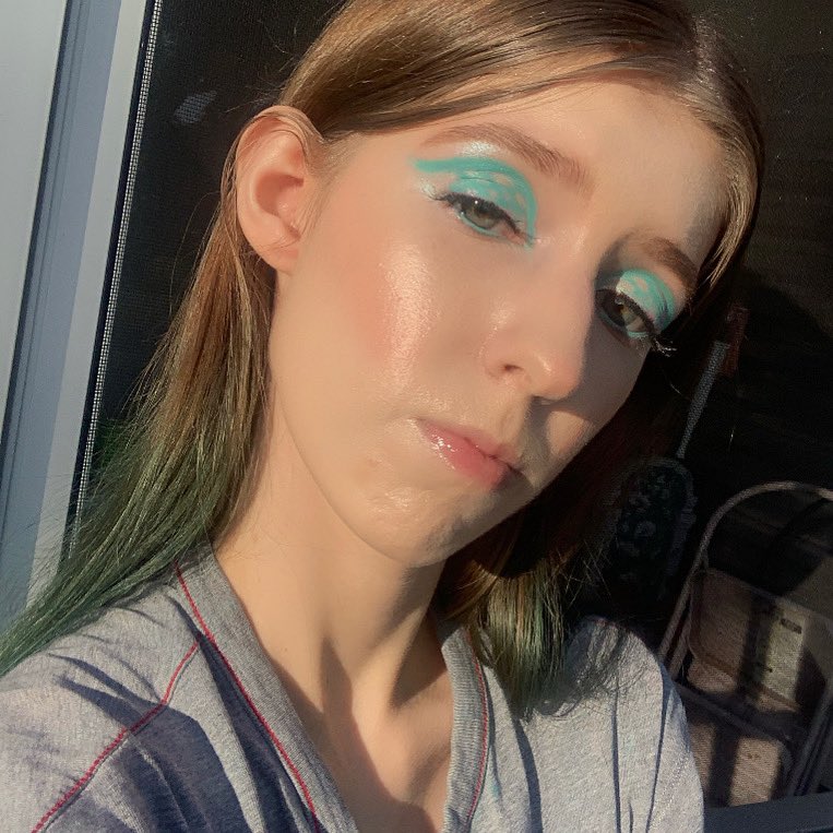 This is your friendly reminder that <a href="/fentybeauty/">Fenty Beauty</a>’s hydrating foundation is the best foundation on the planet. Also <a href="/ABHcosmetics/">Anastasia Beverly Hills</a>’ <a href="/amrezy/">Amra Olević Reyes</a> highlighter is the best highlighter on the planet &amp; it needs to make a comeback immediately.

(Full details on Insta: instagram.com/alphahannah_)