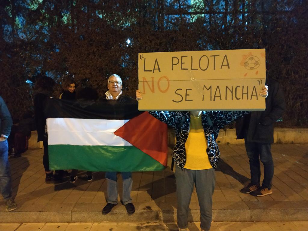 PACBI's tweet photo. No one wins when sport is used to hide Israeli apartheid.

@Argentina &amp; @Uruguay both lost a chance to stand up for human rights.

Thanks to 1000s worldwide, in Montevideo, Buenos Aires, Barcelona, who stood with the Palestinian struggle for freedom, justice &amp; equality. #ARGURU https://t.co/QDf4XSYZ3i
