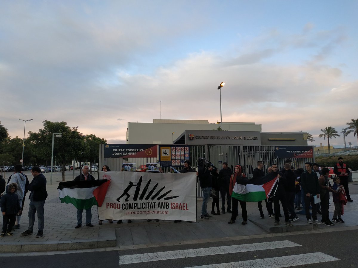 PACBI's tweet photo. No one wins when sport is used to hide Israeli apartheid.

@Argentina &amp; @Uruguay both lost a chance to stand up for human rights.

Thanks to 1000s worldwide, in Montevideo, Buenos Aires, Barcelona, who stood with the Palestinian struggle for freedom, justice &amp; equality. #ARGURU https://t.co/QDf4XSYZ3i