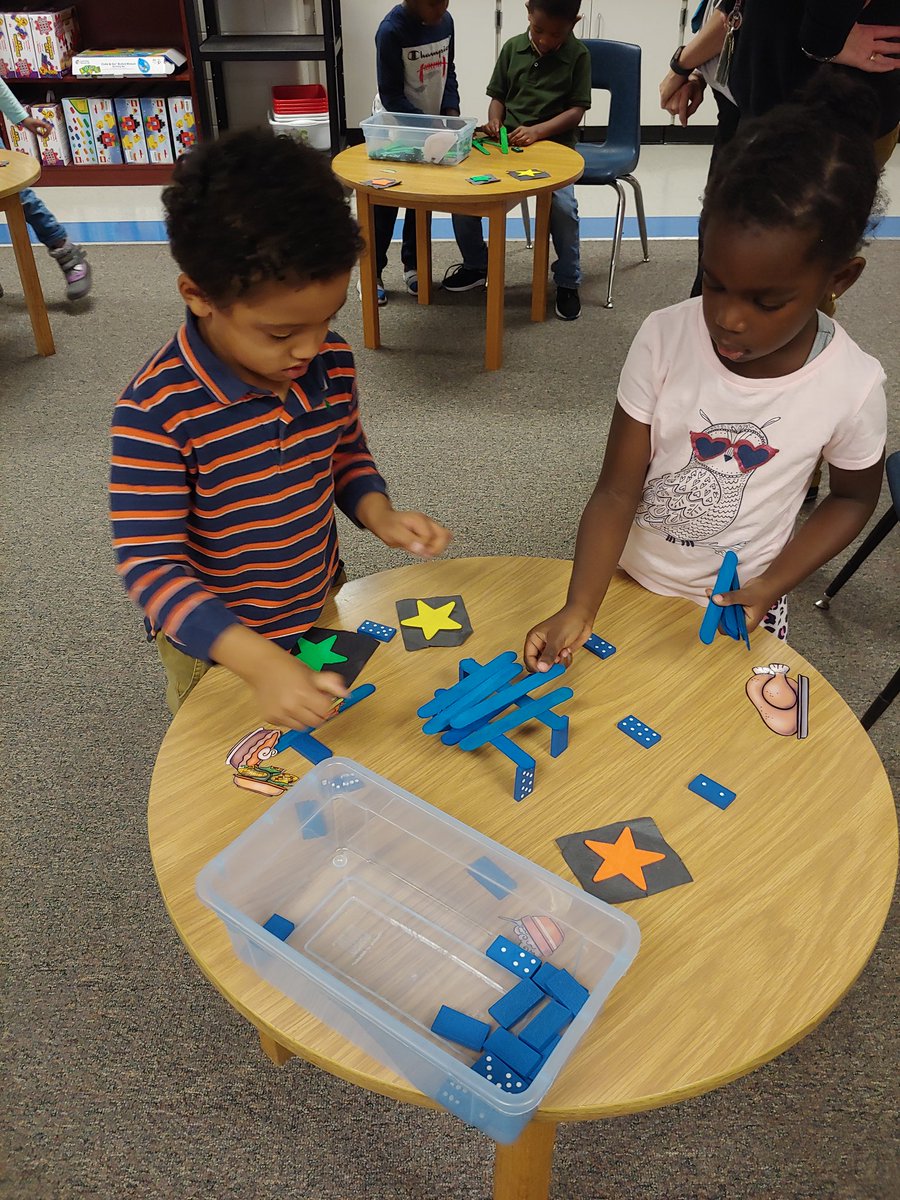 LoriWebber9's tweet photo. STEM challenge with Mrs. Perry today - building a table for Thanksgiving dinner. #happiestschoolincobb @McCallPrincipal #mccallstem https://t.co/PqceIMZWQI