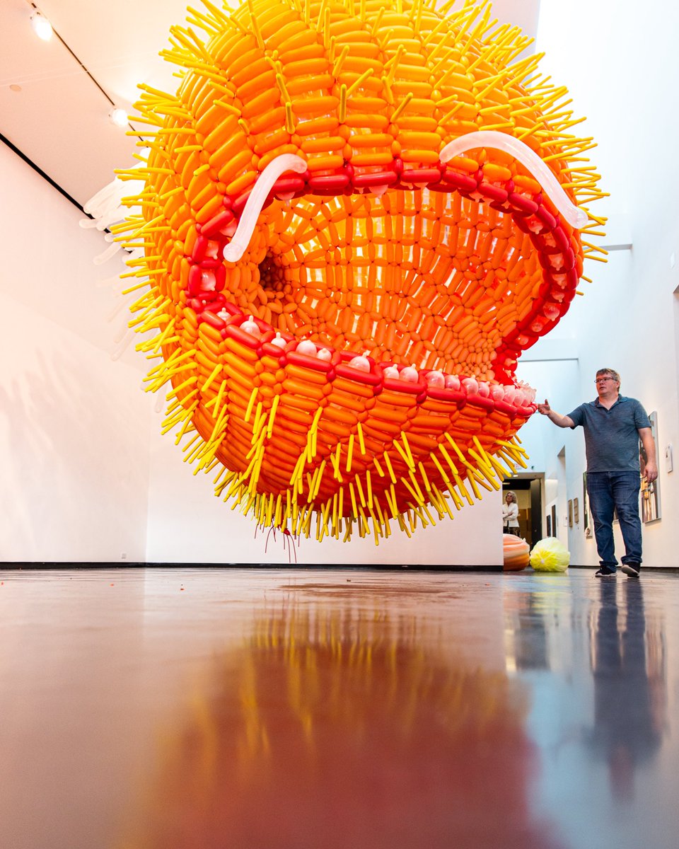 VisitSPC's tweet photo. Stop what you’re doing and look at #JasonHackenwerth’s amazing sculpture, made from thousands of balloons, for @PinellasArts’ Arts Annual Fundraising Gala & Art Exhibit last Thursday. 🤟🏼🎈 #LiveAmplified https://t.co/T16zbV8Jek