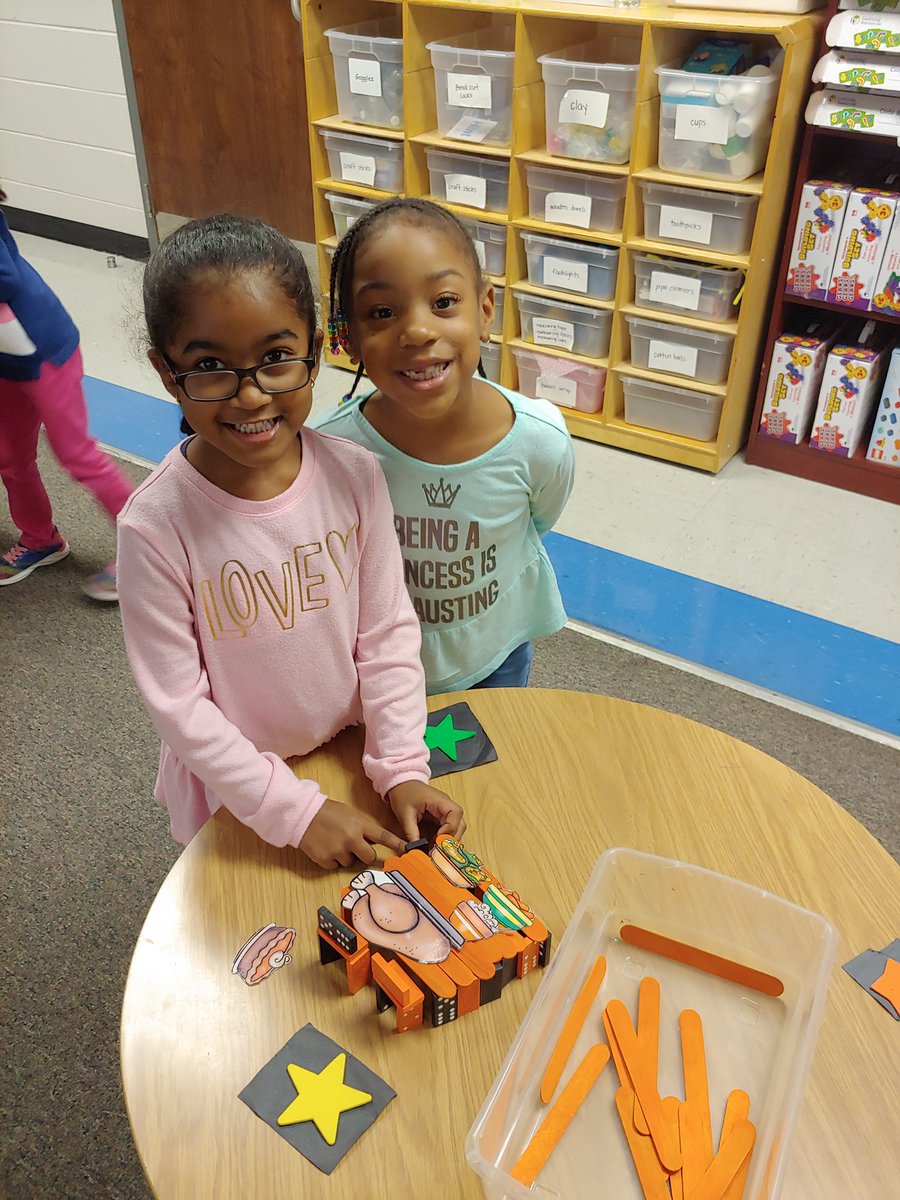 LoriWebber9's tweet photo. STEM challenge with Mrs. Perry today - building a table for Thanksgiving dinner. #happiestschoolincobb @McCallPrincipal #mccallstem https://t.co/PqceIMZWQI