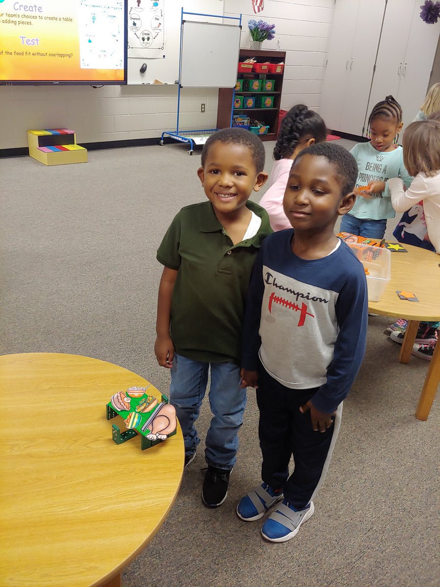 LoriWebber9's tweet photo. STEM challenge with Mrs. Perry today - building a table for Thanksgiving dinner. #happiestschoolincobb @McCallPrincipal #mccallstem https://t.co/PqceIMZWQI