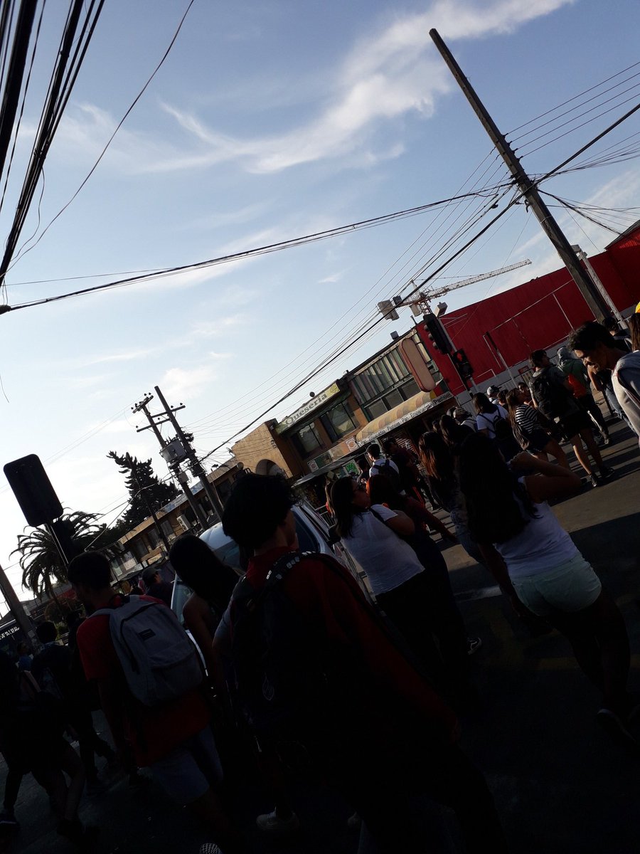 Junkys17's tweet photo. Marcha por el centro de #Quilpue #sitiodelsuceso #valparaiso #pasifica #chupaloKaroldance https://t.co/j1bSOJKbxS