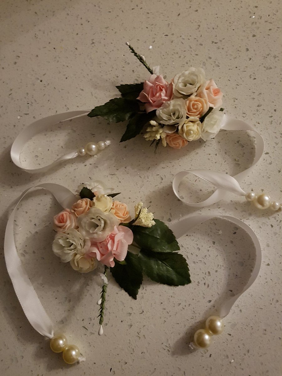 Muhsins2's tweet photo. @Muhsins2 hand ties made for a customer message us to place an order on 07966543291 #bridalshowers #wedding #shaadi #mendhi #nikha #bridetobe #proms #handties #freinds https://t.co/MH8V7LhXzV