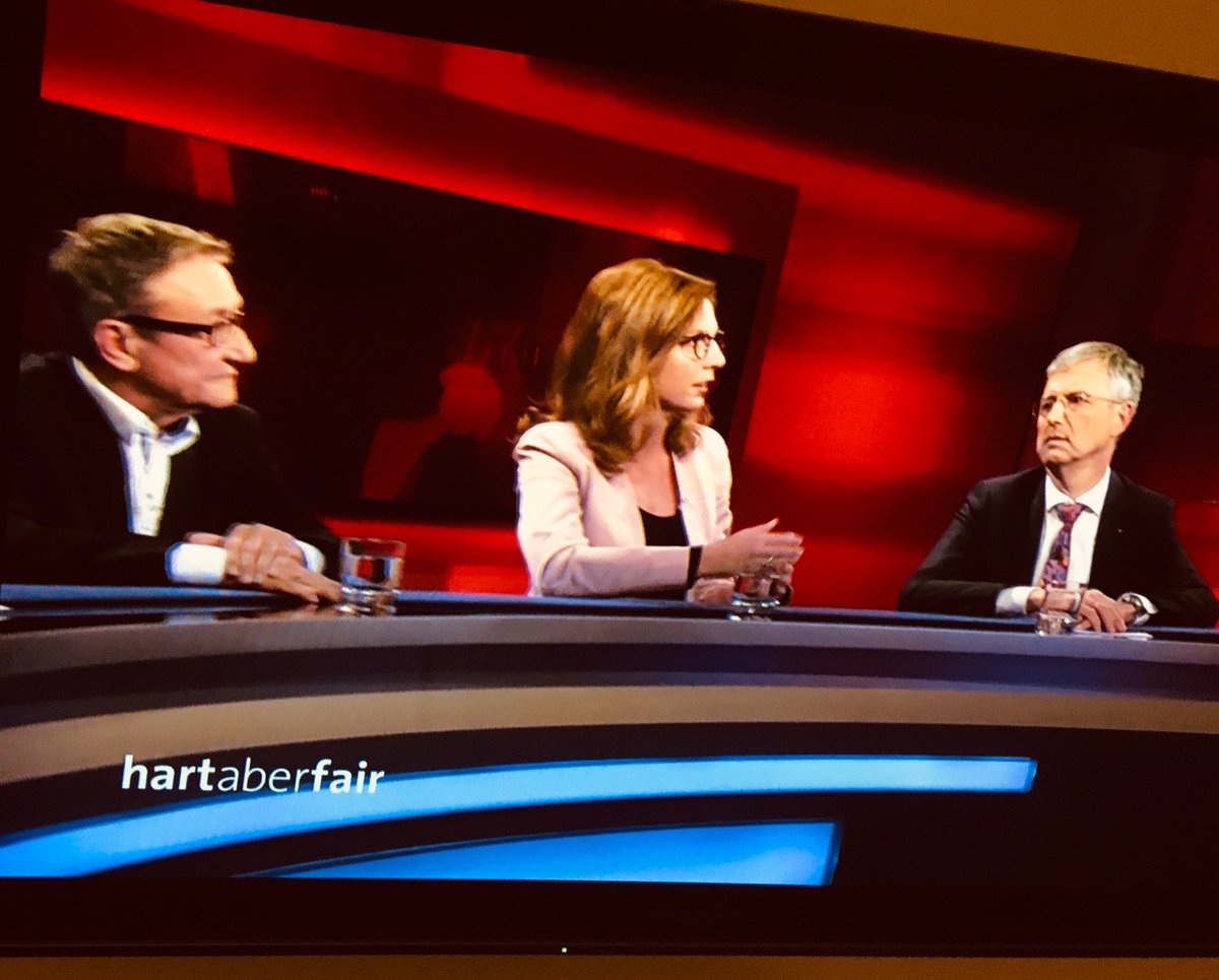 herzverbund's tweet photo. “Kein kalter Strukturwandel” fordert Dr. Gaß(@DKGev) @hartaberfair. “Im Flächenland brauchen wir kleine Krankenhäuser der Basis+Regelversorgung. Dies ist #Realität!“ -wichtiges Statement v. @Sabine_Baetzing für die #Menschen-auch auf dem #Land. #MadeInRLP #hartaberfair @BMG_Bund https://t.co/xVlfutX0uy