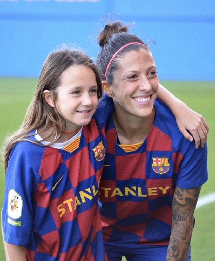 Cotif's tweet photo. 😍 Jenni Hermoso jugó el #COTIF y hoy es una de las cinco mejores delanteras del mundo🔝 También un referente de trabajo y simpatía 🙌🏼 De mayor quiere ser como ella 🙋🏽‍♀️

 #GenCOTIF #GenteCOTIF #MarcaCOTIF https://t.co/p5pulbc1FP