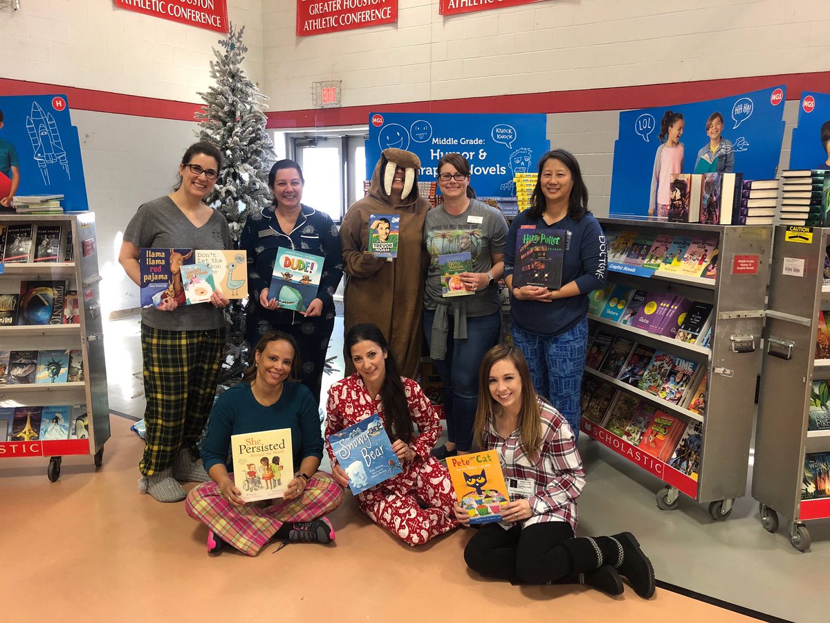 BroaddusHSES's tweet photo. Most amazing group of volunteers ever! #WeLoveHSES @hsessaints #ArcticAdventure https://t.co/KsbeUsHkyz