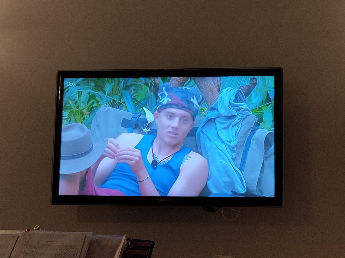 Why does roman Kemp's knee with his hat look like Myles looking directly at him? 😂😂😂😂 #ImACeleb