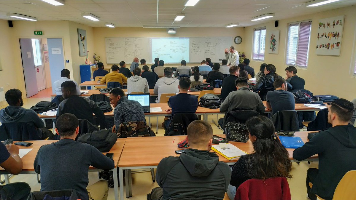 ToucheLaurent's tweet photo. Une matinée avec 30 élèves ingénieurs et leurs professeurs de @Mecavenir pour la préparation de l'édition du challenge robotique inter-degrés #Manbot 2020 du bassin de @ManteslaJolie_ #missionnumerique78 @acversailles @DANEVersailles  @CUGPSEO @canope_78 @Easytis @eduscol_prim https://t.co/dZVhGLHHF1