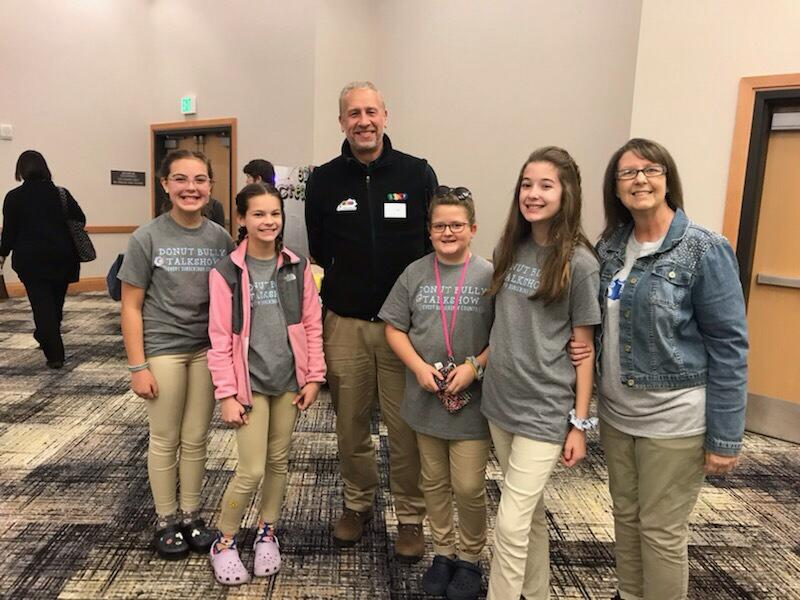 donutbullyky's tweet photo. Mr. David Couch taking time to connect with the Donut Bully Girls at STLP Regional Competition today. https://t.co/nYjxs57AHe