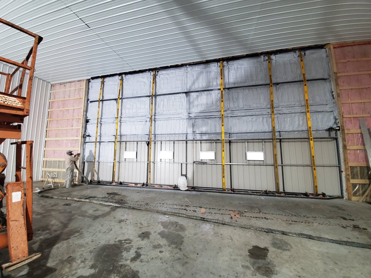 philip_buhler's tweet image. Last "wall" of the shop getting insulated. #sprayfoam #shopbuild
