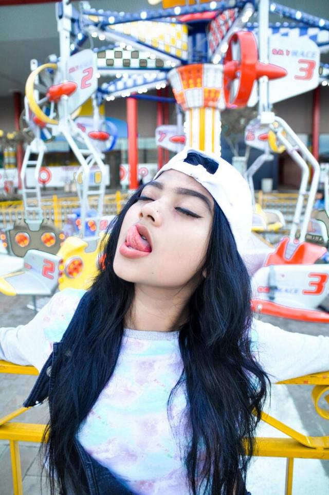 hanarabs09's tweet photo. #bangsat nya aku udh tau dia gak syg sma aku tpi masih aja aku syg sma dia pke ngemis² pula:"")
#tidur deh mending🥀✨ https://t.co/Ad1F5QK5tL