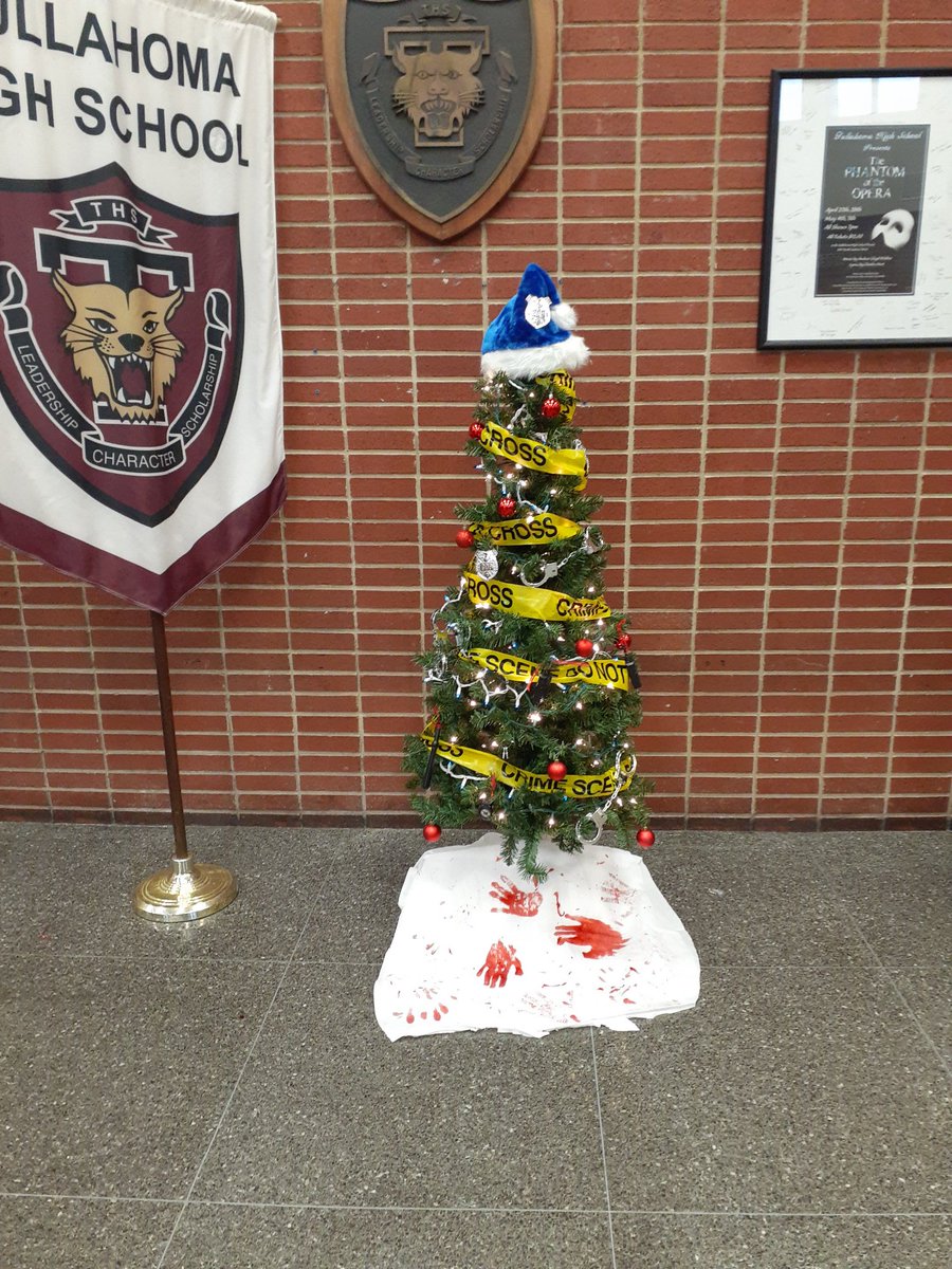 THSCJClub1's tweet photo. THS Criminal Justice Club has their tree up. #THSCJ https://t.co/NYt2PeI5Qn