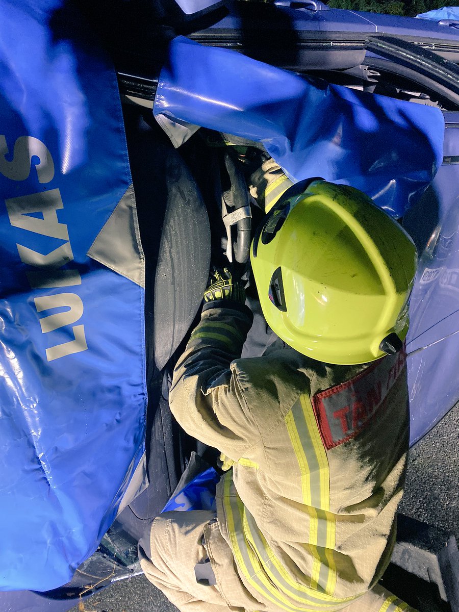CarmarthenFire's tweet photo. RTC training this evening looking at implementing Immediate, Emergency and Main Plans 🚒🚒👍👍#carmscommand https://t.co/HGp00KG8y5