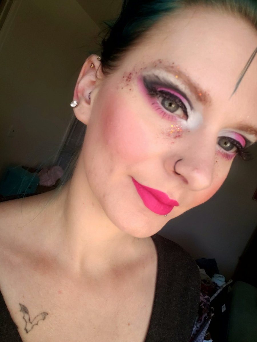 TroubleGirl411's tweet photo. @collabsafterdark presents #beautifulbirds
My individual look!

#makeupobsession #birdinspiredmakeup
#collabsafterdark #makeupjunkies
#makeupjunkiesfeaturing #makeupaddicts #undiscoveredmuas #makeupoftheday #makeupartistworldwide #makeupmafia #makeupforever #beautifulmakeup https://t.co/Q6HHDWZj77