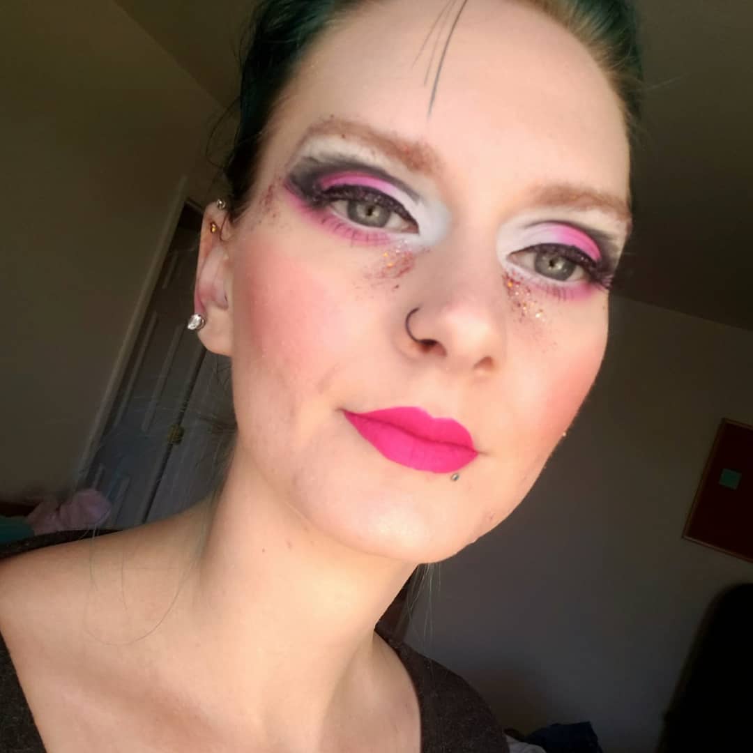 TroubleGirl411's tweet photo. @collabsafterdark presents #beautifulbirds
My individual look!

#makeupobsession #birdinspiredmakeup
#collabsafterdark #makeupjunkies
#makeupjunkiesfeaturing #makeupaddicts #undiscoveredmuas #makeupoftheday #makeupartistworldwide #makeupmafia #makeupforever #beautifulmakeup https://t.co/Q6HHDWZj77