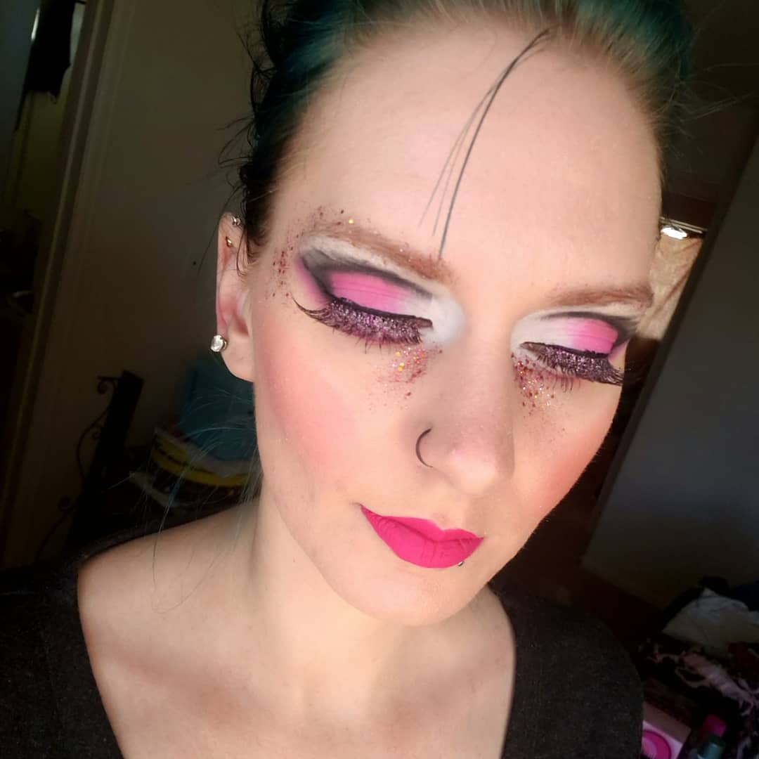 TroubleGirl411's tweet photo. @collabsafterdark presents #beautifulbirds
My individual look!

#makeupobsession #birdinspiredmakeup
#collabsafterdark #makeupjunkies
#makeupjunkiesfeaturing #makeupaddicts #undiscoveredmuas #makeupoftheday #makeupartistworldwide #makeupmafia #makeupforever #beautifulmakeup https://t.co/Q6HHDWZj77