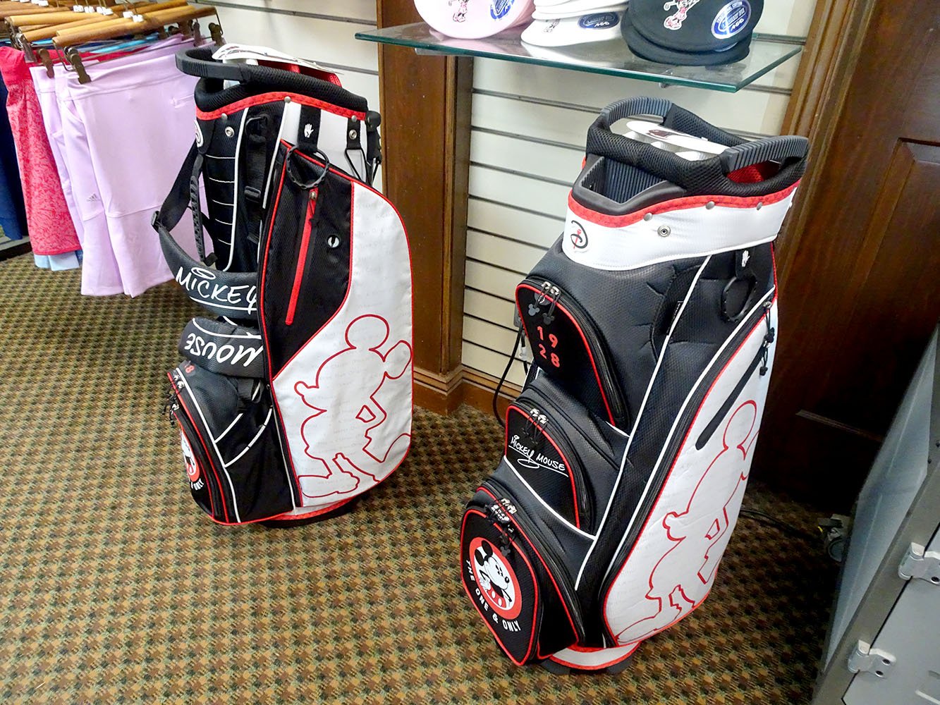 ヒロ ウォルト ディズニー ワールドの サラトガスプリングス リゾートにあるゴルフショップをご紹介 キャディバッグがかっこいい これでオーランドのコース回りたいですね あこがれるー Mnwdw Wdw 19aug ゴルフ T Co Aspdk1uwzl