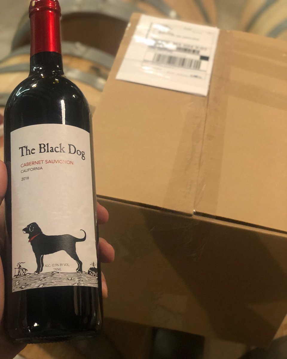 Buying your holiday gifts was never easier, we can ship🍷! Check out our website to order and personalize a message to your sender! Every dog lover wants a bottle of The Black Dog wine this holiday season!
#bostonwinery #familywine #holidaywine #dogwine #localbusiness #craftwine