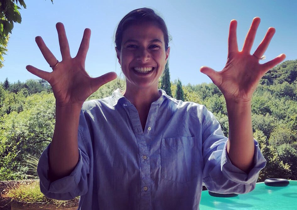 The holiday season is nearly here and while we ♥️ the tunes, treats, &amp; time with loved ones, we’re not such big fans of the travel, tummy-aches, &amp; tension!

Luckily we’ve got all new #musicmovementmindfulness vids on the #IntermissionApp starting NEXT WEEK! Stay tuned... ✨