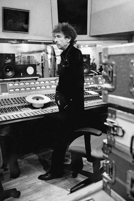 Bob41Dylan's tweet photo. Ring them bells for Saint Catherine from the top of the room
Ring them bells from the fortress for the lilies that bloom
Oh the lines are long and the fighting is strong
And they're breaking down the distance between right and wrong https://t.co/Y4OO2LuN6z