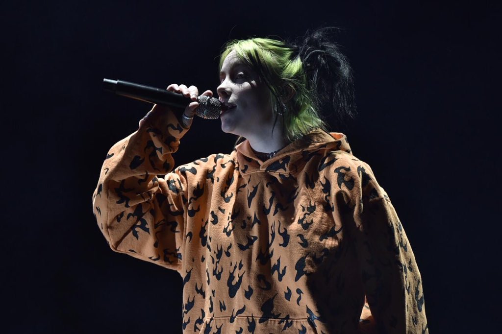 r101ck's tweet photo. @billieeilish en el @CoronaCapital 🔥 
Increíble presentación de su álbum “When we all fall asleep, where do we go?” 
#CoronaCapital #Capital101 #Coronacapital19 https://t.co/jFLie51VMv