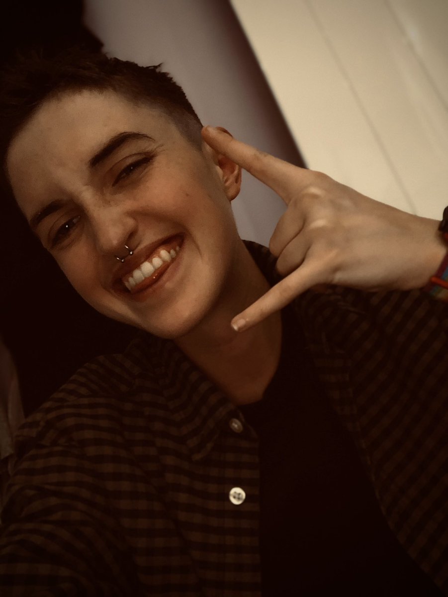 tracteurDeNoel's tweet photo. #LGBTQoftwitter #yesimLGBTQ #TransIsBeautiful 
J’ai été chez l’coiffeur mon passing il a fait ↗️ https://t.co/iafyDD8UeA