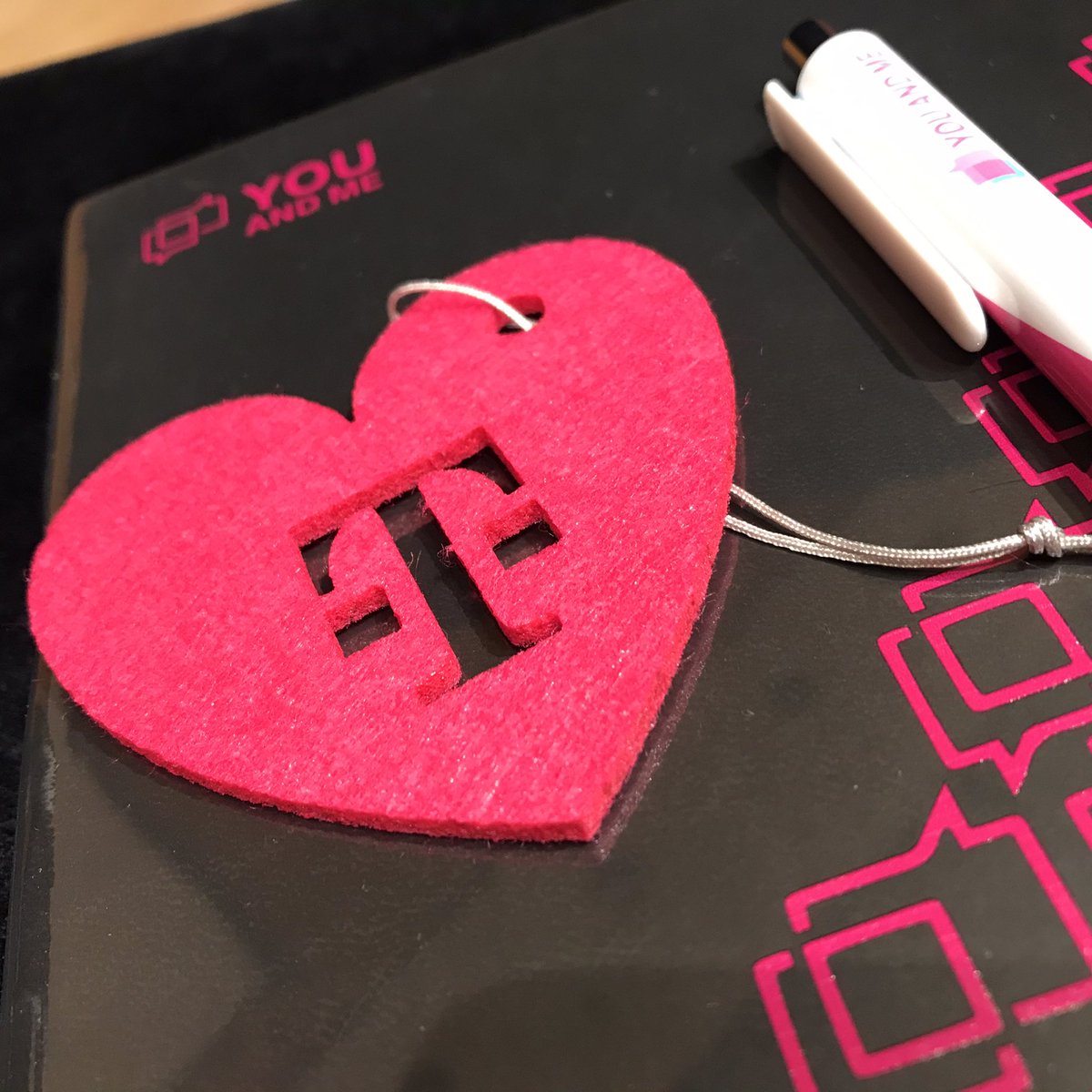 winfried_ebner's tweet photo. Danke @katizair für dieses starke Raum-Setting!
Wir sind gut vorbereitet, morgen ab zehn geht’s los 🚀
#DieGuides für #AndersArbeiten Netzwerk-Treffen No. 13 👍
#Telekomwall https://t.co/CREv9yzI5S