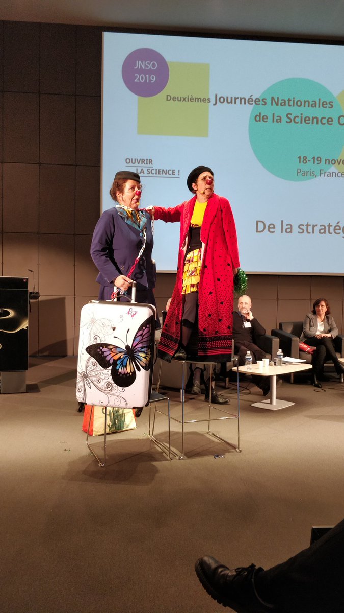 rdicosmo's tweet photo. Après une journée intense sur la #Science #ouverte, cela se relache un peu :aux #jso2018 😁 https://t.co/wDILvtyNeA
