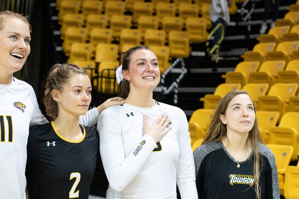 Towson_VB's tweet photo. Some special moments during Senior Day during the anthems.

@GrassiniSilvia beaming with pride as the 🇮🇹 anthem is played.

@MWonders_14 is 💯 surprised when her sister Mallory came on to sing the 🇺🇸 anthem. https://t.co/74goDhZTtc