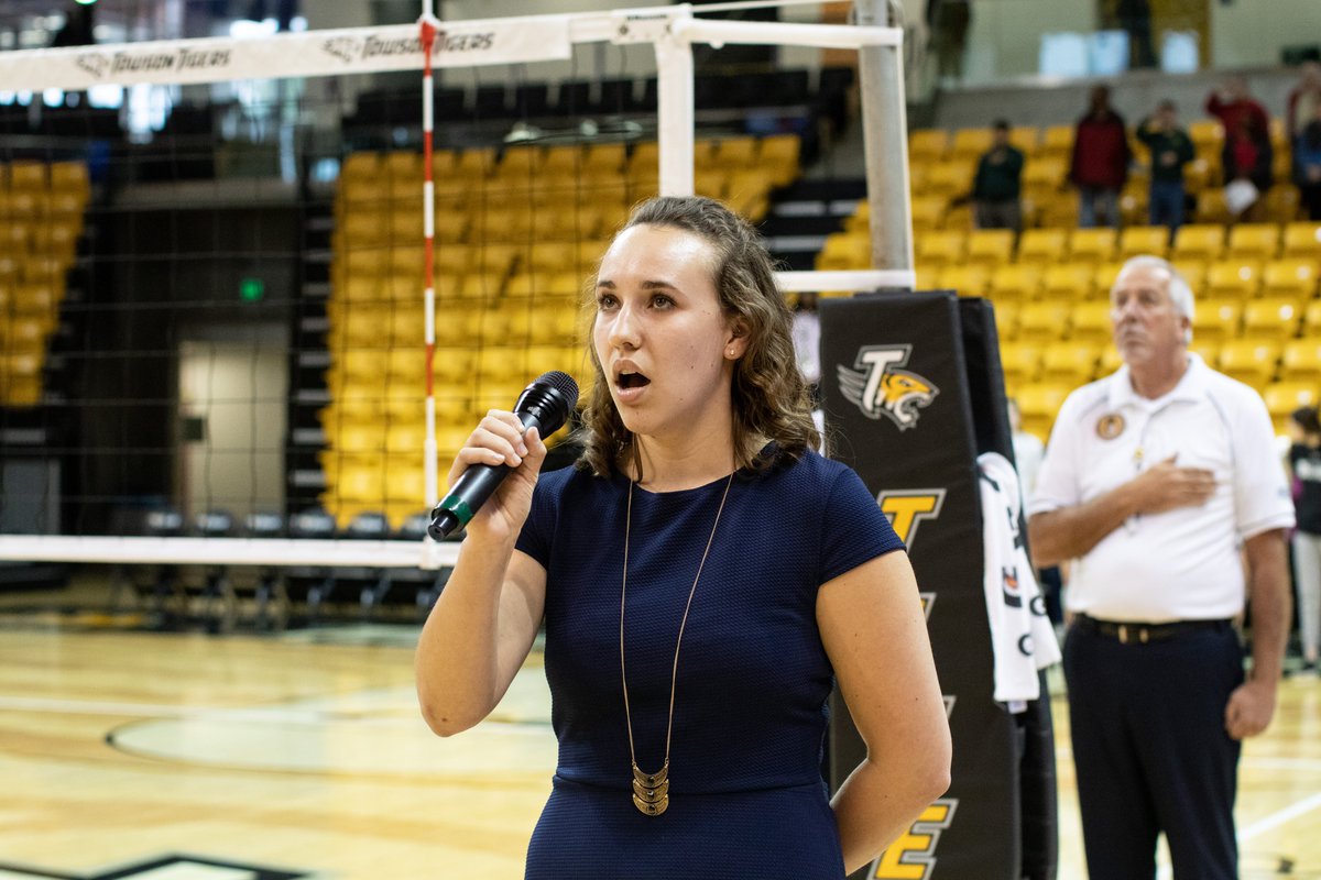 Towson_VB's tweet photo. Some special moments during Senior Day during the anthems.

@GrassiniSilvia beaming with pride as the 🇮🇹 anthem is played.

@MWonders_14 is 💯 surprised when her sister Mallory came on to sing the 🇺🇸 anthem. https://t.co/74goDhZTtc