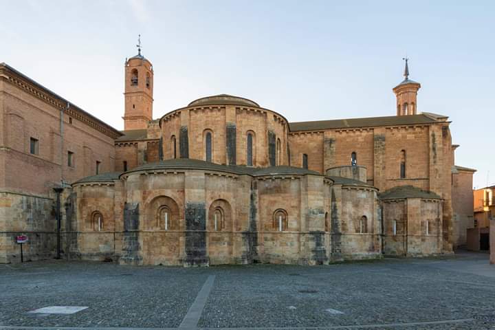 VisitNavarra's tweet photo. 😲 ¿Te gustaría conocer el primer monasterio que la Orden del Císter construyó en la Península?
⛪ Ven a #Fitero y conoce esta joya arquitectónica de la Edad Media codiciada durante siglos por reyes, papas, obispos y señores.
#TurismoSostenible
https://t.co/Rli3GaHvyo https://t.co/p675uXBChh