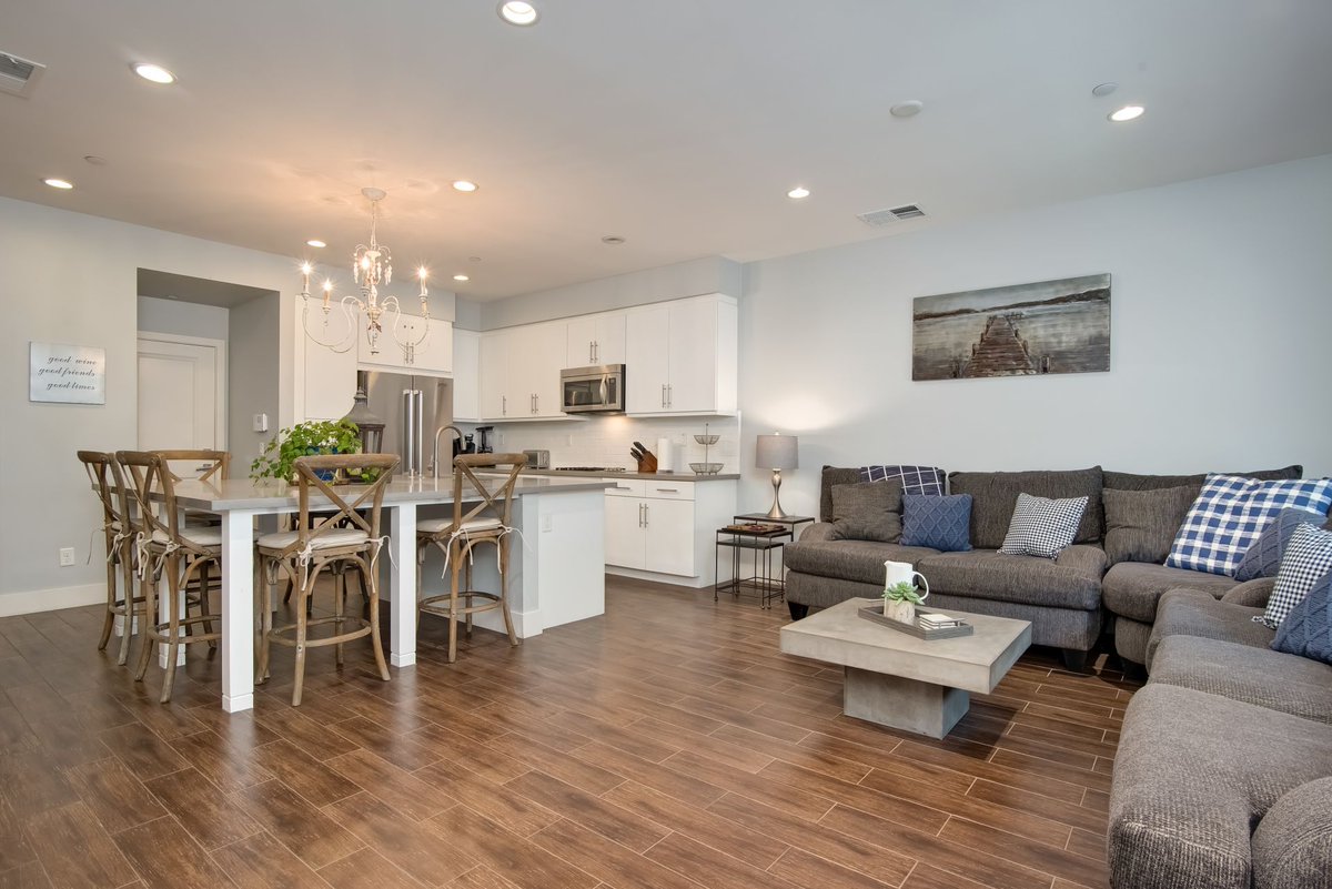 OCFurnishedRent's tweet photo. Take a break from the winter and soak up some sun at this #CarlsbadCA furnished rental! Minutes to beaches, golf, LEGOLand and more! 

3 bed, 3 bath, sleeps 6. Call 949-340-5464, or click to book: https://t.co/wrs7whQXJS https://t.co/PhjJDfAizF