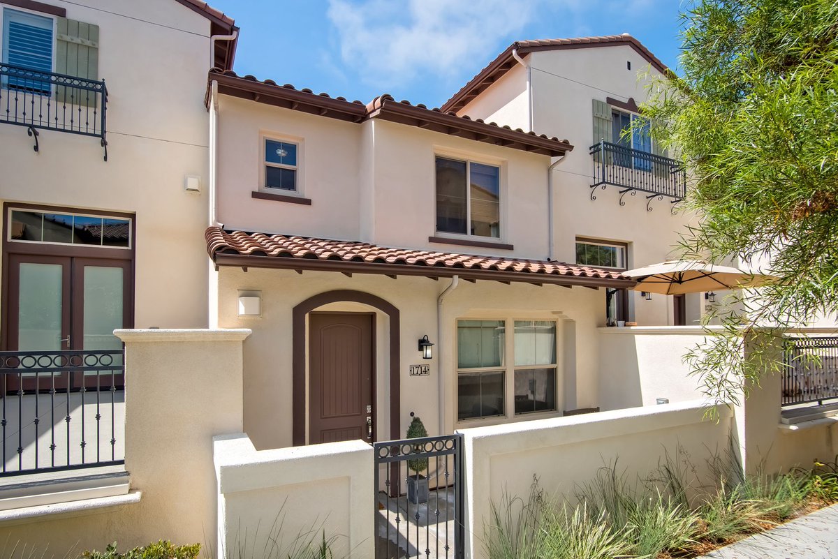 OCFurnishedRent's tweet photo. Take a break from the winter and soak up some sun at this #CarlsbadCA furnished rental! Minutes to beaches, golf, LEGOLand and more! 

3 bed, 3 bath, sleeps 6. Call 949-340-5464, or click to book: https://t.co/wrs7whQXJS https://t.co/PhjJDfAizF