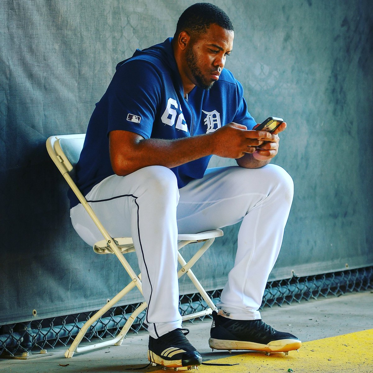 LkdFlyingTigers's tweet photo. When your friend texts you to remind you there are only 95 days until Spring Training 2020 #BringUsSpring https://t.co/bjhIrzFB0K