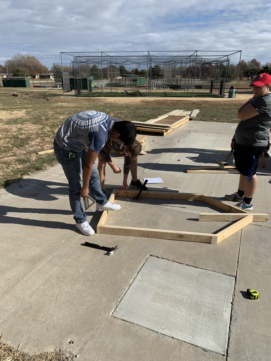 SouthHighMakers's tweet photo. Walls being assembled https://t.co/PuEP0kpUsz