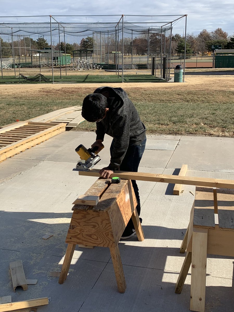 SouthHighMakers's tweet photo. Walls being assembled https://t.co/PuEP0kpUsz