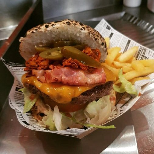 Otra de las cosas que habrá en el #AniversarioCrisada  será el food truck de <a href="/cervezasagra/">Cerveza LA SAGRA</a> cuya carta es asombrosa y la comida tiene una pinta estupenda.

#Crisada #Toledo #ApreciaElTiempo #VentasConPeñaAguilera