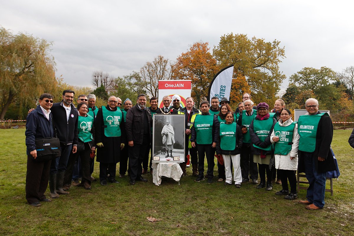 TreesforCities's tweet photo. We had a great day planting 1000 trees with 354 volunteers at Kenton Recreation Ground on Saturday. It was part of a ‘peace forest’, fundraised for by the #OneJAIN community, to celebrate the 150th birth anniversary of Mahatma Gandhi. @hinterfaith @harrow_council @kentonrec https://t.co/5Pnx7Ll4Cl