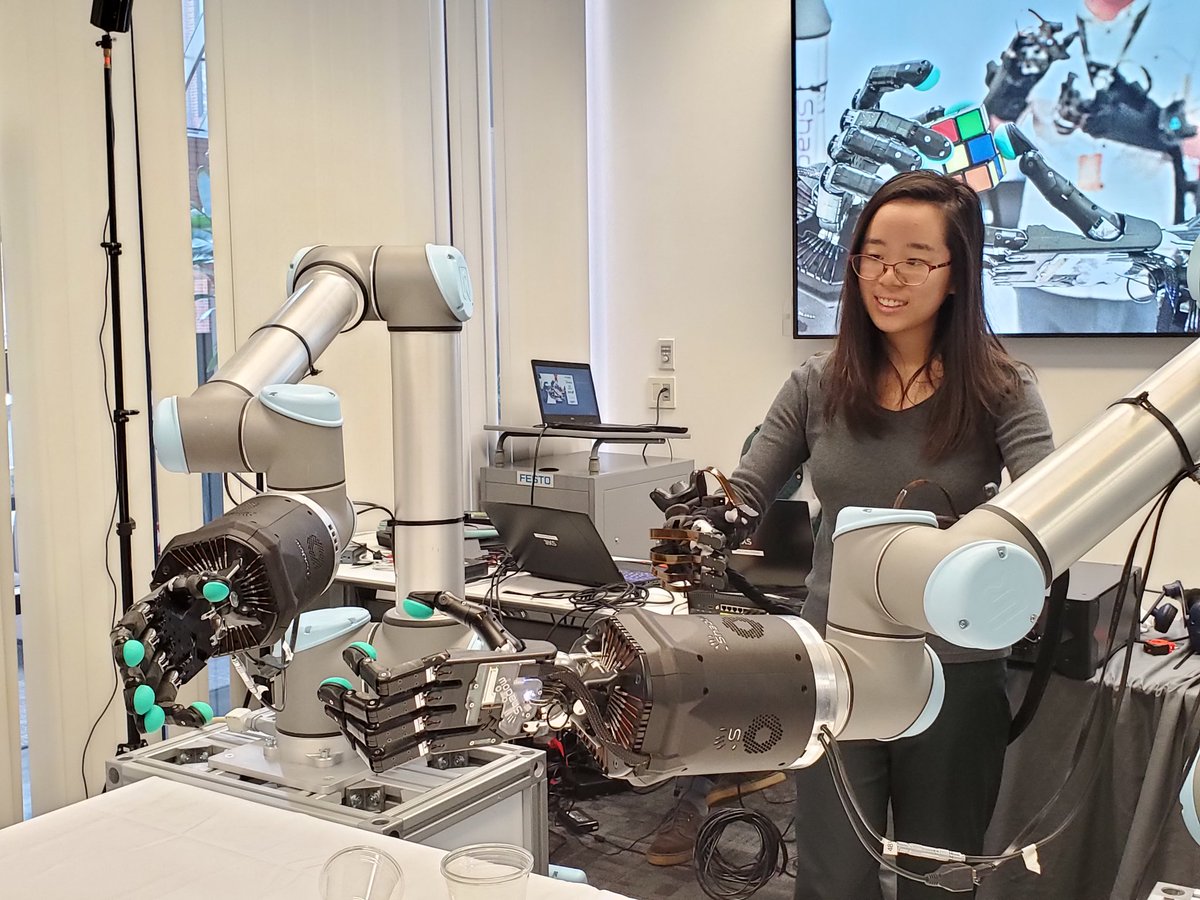 astroboticist's tweet photo. Hi it is I, robot controller! #ShadowHand #Haptx #BioTac https://t.co/eN2BbTJM09