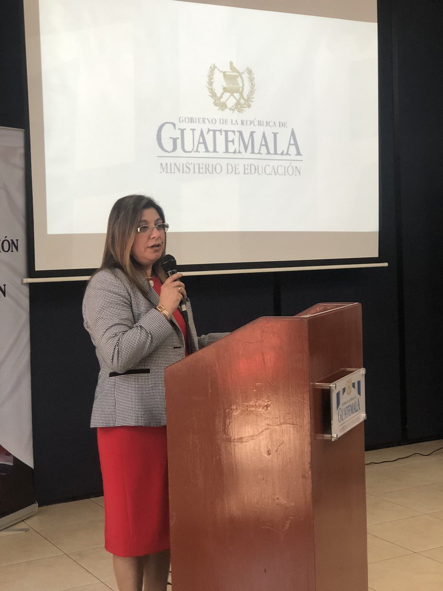 MineducGT's tweet photo. @MineducGT Viceministro @JoseMorenoGua, representantes de #CASIO Cesar Lau e Itaru Onda, así como la directora de #Digeace Ingrid Sucely De León participan en el acto de entrega de certificaciones a 42 #docentes en el uso de la #calculadora como herramienta de #aprendizaje. https://t.co/ywMsr3IopN