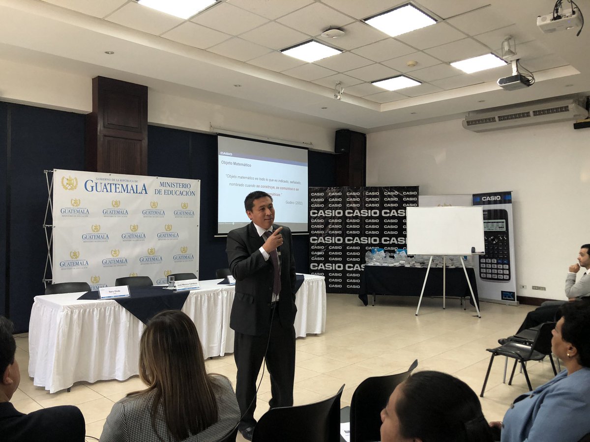MineducGT's tweet photo. @MineducGT Viceministro @JoseMorenoGua, representantes de #CASIO Cesar Lau e Itaru Onda, así como la directora de #Digeace Ingrid Sucely De León participan en el acto de entrega de certificaciones a 42 #docentes en el uso de la #calculadora como herramienta de #aprendizaje. https://t.co/ywMsr3IopN