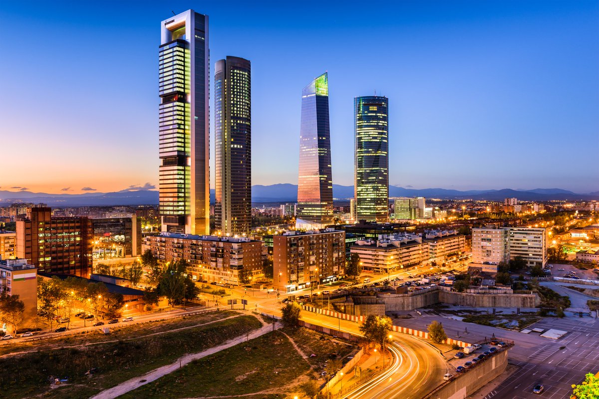 EspanaEnLatam's tweet photo. Madrid puede presumir de #atardeceres que harán enamorarte aun más de la capital de #España ❤️
Y no sólo en la #GranVía los encontrarás....😍
#Sunsets #LoveMadrid #SpainExperience #FallInSpain #VisitSpain
@Visita_Madrid @jmartinezmoran @Granviademadrid @madridexpert @_ElRetiro https://t.co/dk5hTEmVci