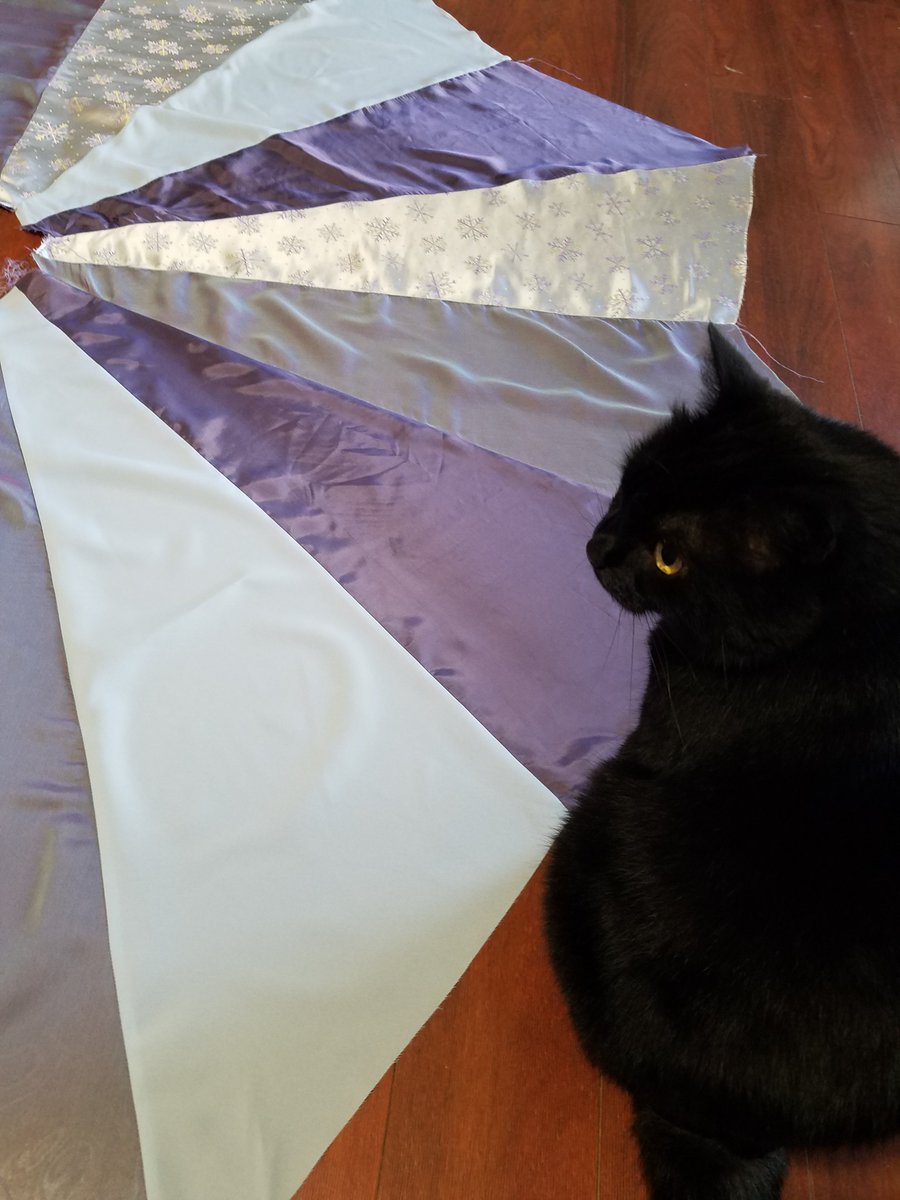 BestCatArwyn's tweet photo. @firelordzukitty I inspected my Momma's purroject today. Hoomans need our purrspectives!
#IHelps #CatArt #CraftingWithCats https://t.co/WJiyBwkur7