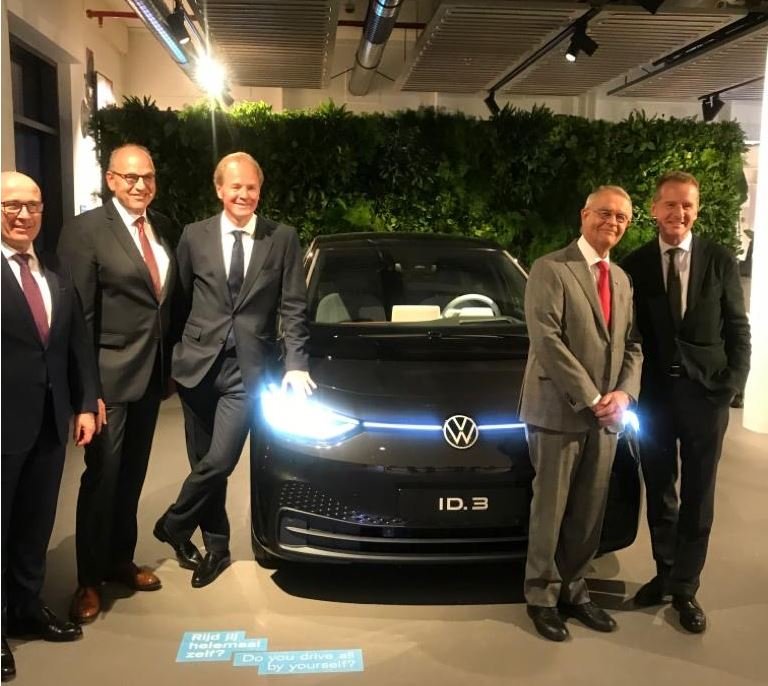 jstackmann's tweet photo. Time to party in Amsterdam! 🎉
Celebrating 125 years of @pondealergroep, the main Volkswagen importer in the Netherlands 🇳🇱. Happy anniversary and here’s to the next 125 years!
#Volkswagen @VolkswagenNL https://t.co/xHAG5UFeDR