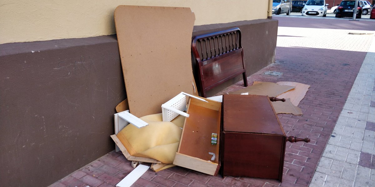 MalagaPor's tweet photo. @MalagaPor @BarriosMalaga @AscoMalaga @malaga @MLG_nofunciona @serdemalaga @BasuraEsBasura @pacodelatorrep @CenacheroCabrea @apadrina1mueble @OrgullodeMalaga @MalagaSucia @QuejasMalaga @CuidameMalaga @nofuncionaMLG @AquiMalaga @CuidameMalaga @XLimpia @LimasaOficial Nuestra calles https://t.co/RVQ0EUoUaS
