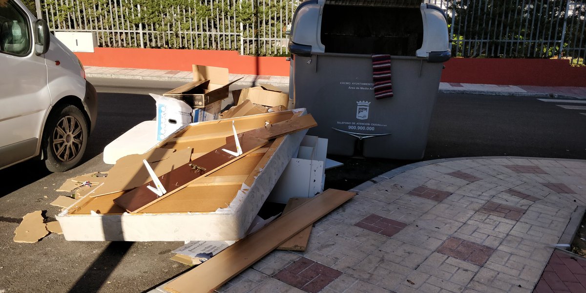 MalagaPor's tweet photo. @MalagaPor @BarriosMalaga @AscoMalaga @malaga @MLG_nofunciona @serdemalaga @BasuraEsBasura @pacodelatorrep @CenacheroCabrea @apadrina1mueble @OrgullodeMalaga @MalagaSucia @QuejasMalaga @CuidameMalaga @nofuncionaMLG @AquiMalaga @CuidameMalaga @XLimpia @LimasaOficial Nuestra calles https://t.co/RVQ0EUoUaS